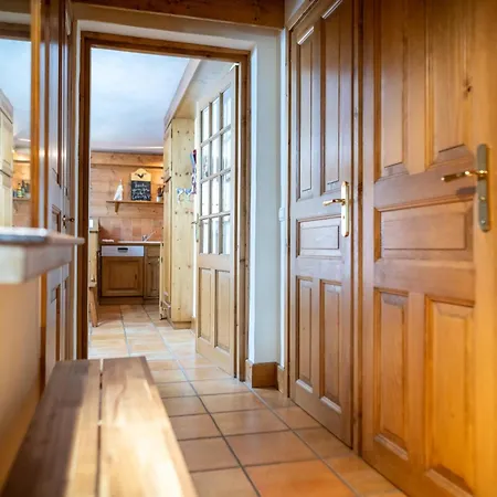Apartment Warm 2-bedroom Near The Tourist Office